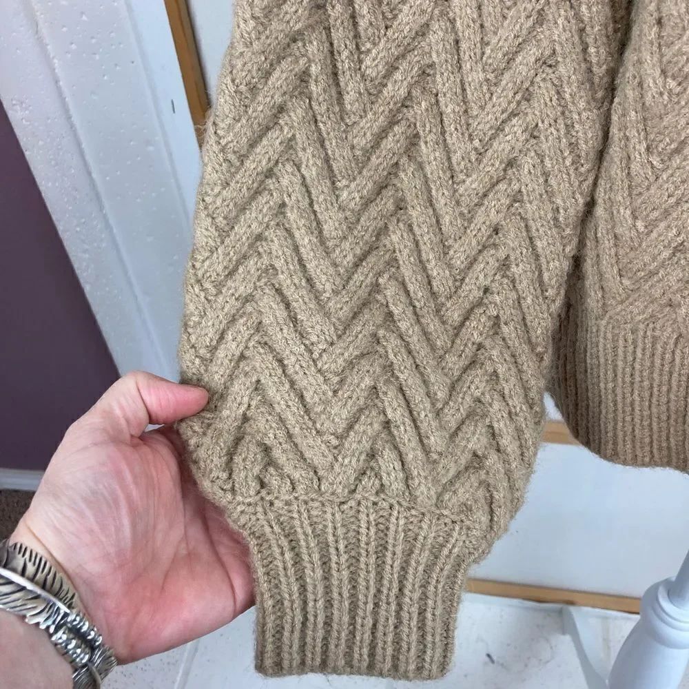 Gorgeous soft chevron pattern knit cowl neck in camel w/ fuller sleeves❤️ - Picture 8 of 8